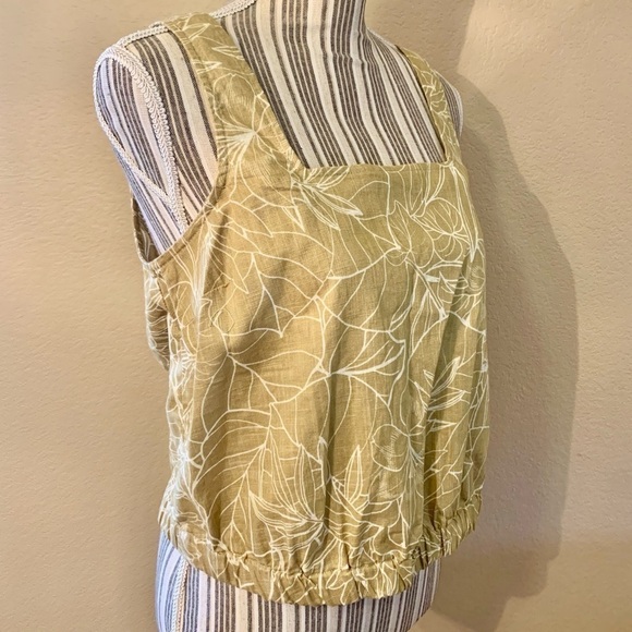 NWT a.n.a. Crop Top Medium Sonia Tropical Olive Mustard Yellow White Floral - Picture 4 of 13